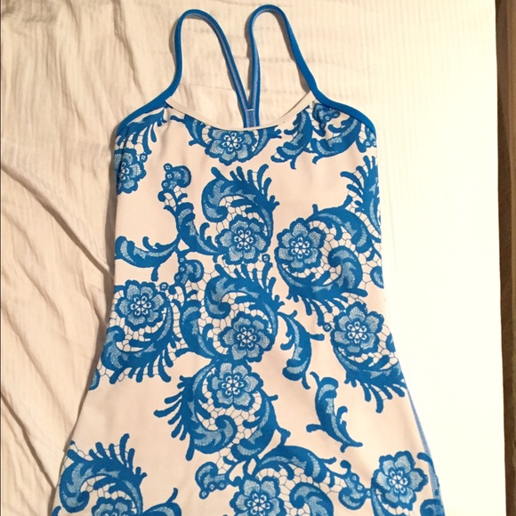 Lululemon size 2 tank