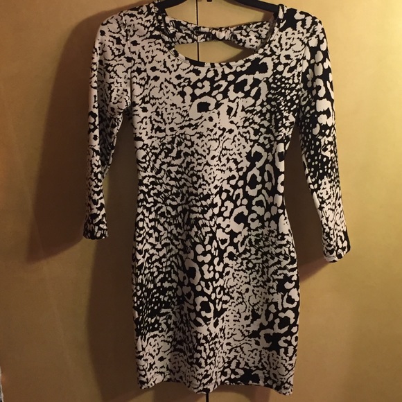 Forever 21 Dresses & Skirts - Long sleeve leopard dress