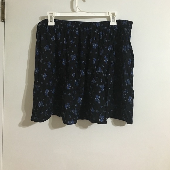 American eagle: black skirt with blue roses