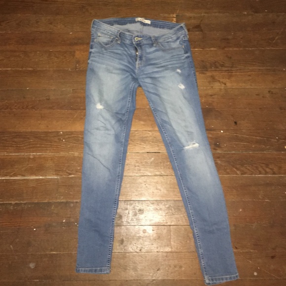 Distressed hollister skinny jeans!