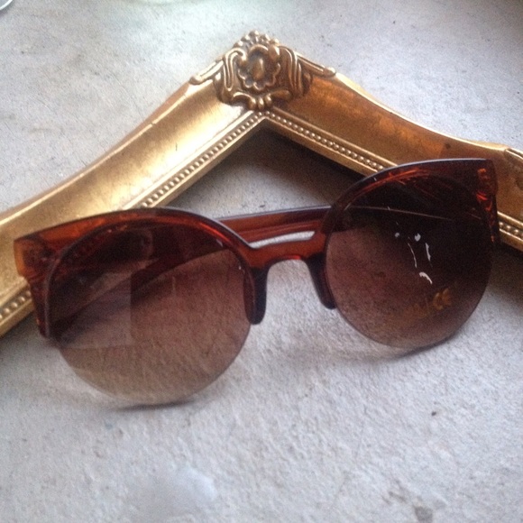 Accessories - Brown retro sunglasses {LAST PAIR}