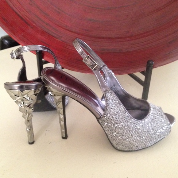 Nicole Miller Slingback Pump - Picture 2 of 4