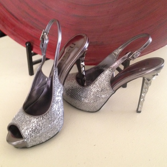 Nicole Miller Slingback Pump - Picture 3 of 4