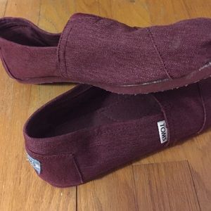Maroon Toms