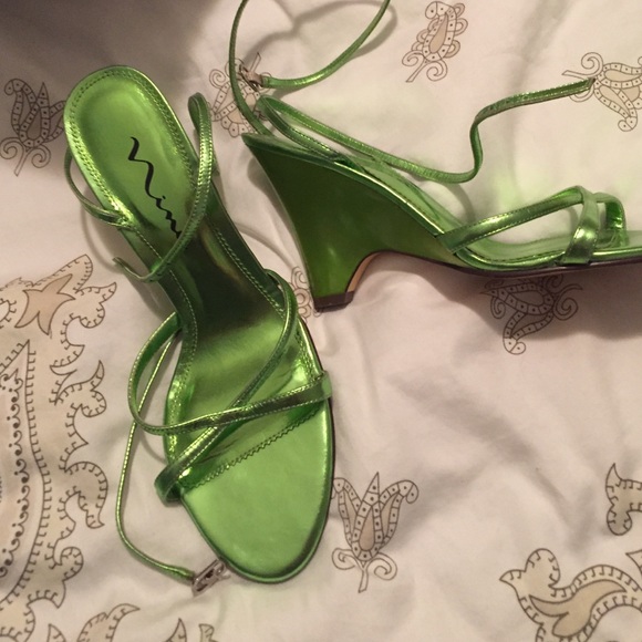 Green metallic wedge heels