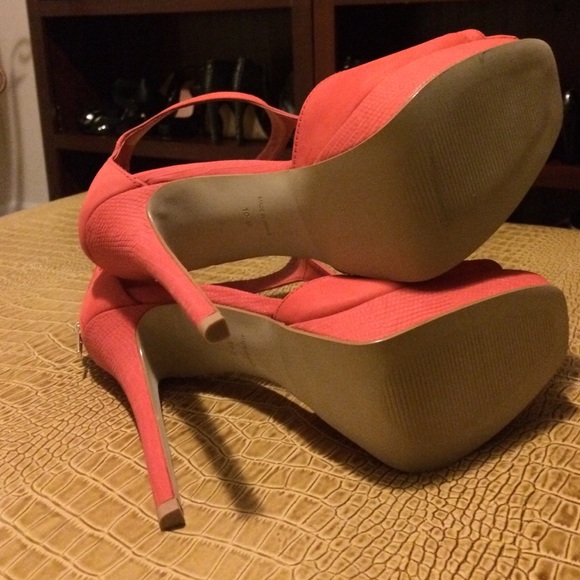 Beautiful Coral Sandals - Picture 2 of 6