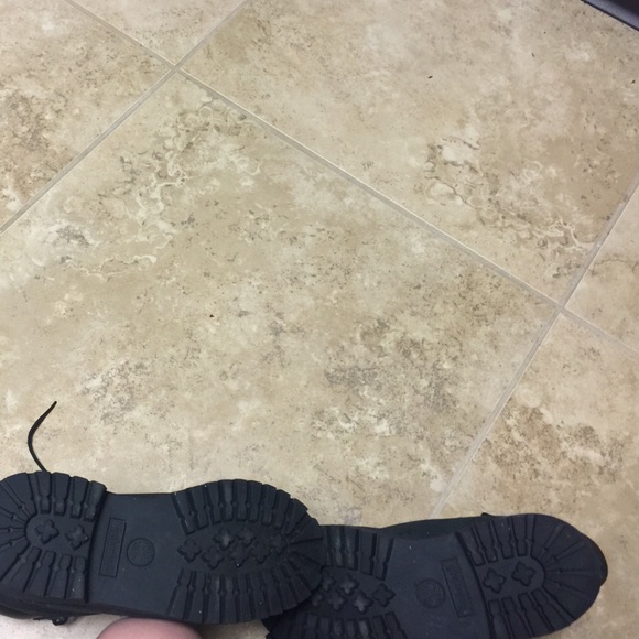 Black Timberlands - Picture 3 of 4