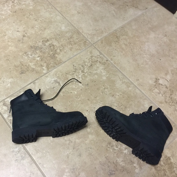 Black Timberlands - Picture 4 of 4