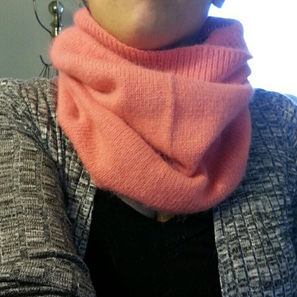 NWT H&M Salmon Loop Scarf