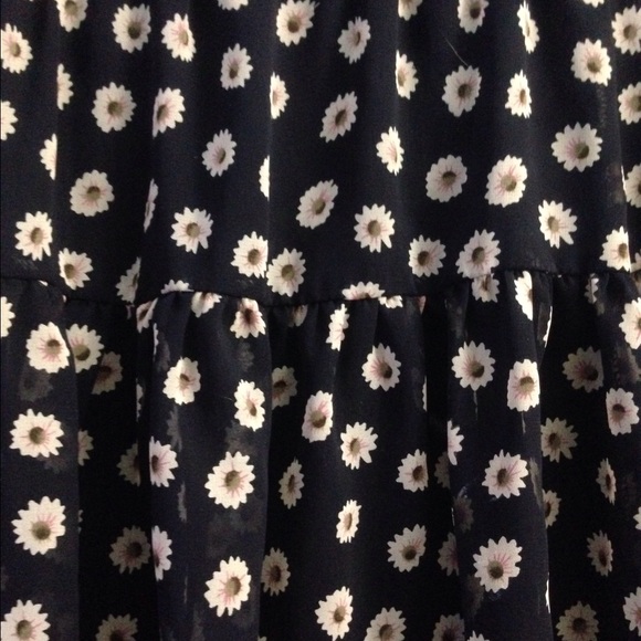 cute floral skirt - Picture 2 of 2