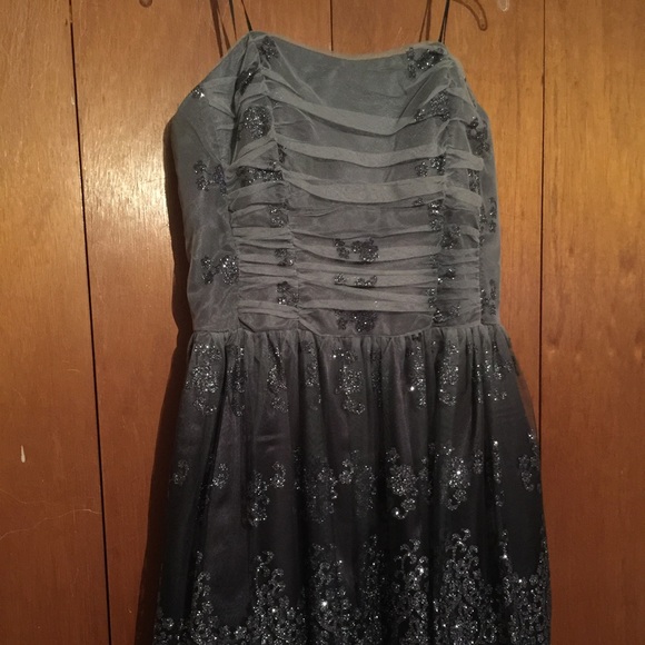 Cute sequence strapless dress.