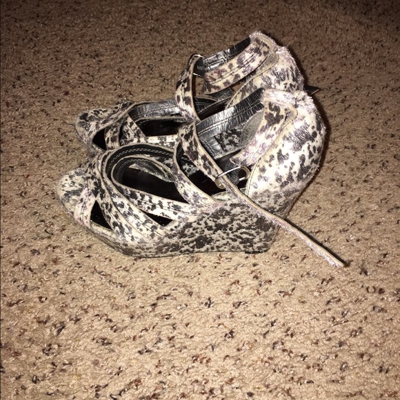 Shoes - Picture 2 of 3