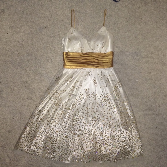 Dresses & Skirts - Knee length party dress
