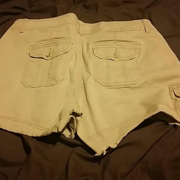 Shorts - Picture 2 of 3