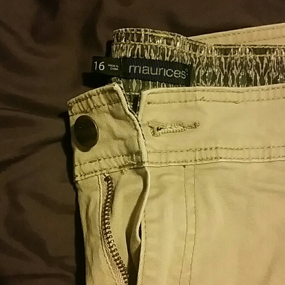 Shorts - Picture 3 of 3