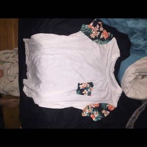 3 TEE SHIRTS, 2 VS PINK 1 HCO