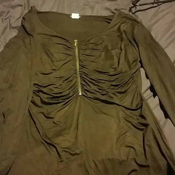Long sleeve top with zipper