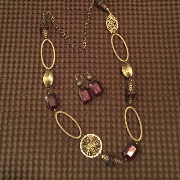 Necklace & matching earrings