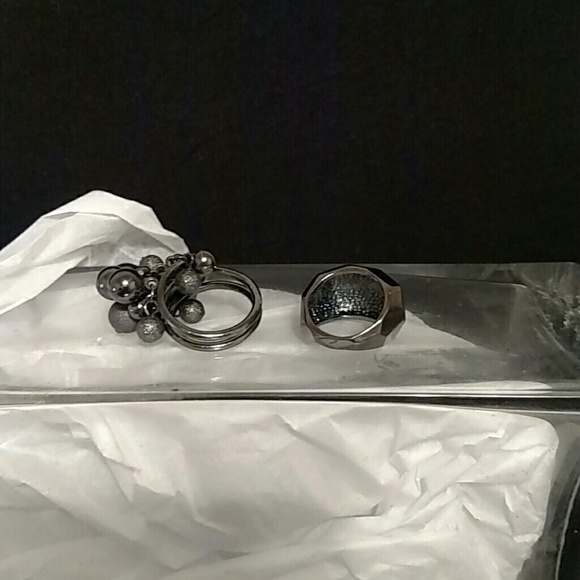 Pewter ring bundle - Picture 2 of 2
