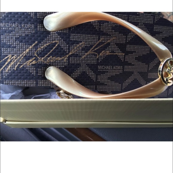 Michael Kors flip flops - Picture 1 of 2
