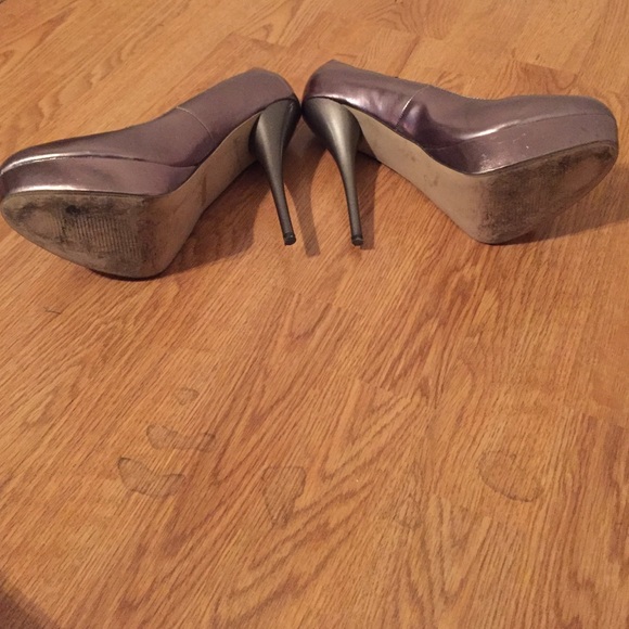 🍾HP 1/11🍾 Glaze Pewter Silver Heels - Picture 3 of 3