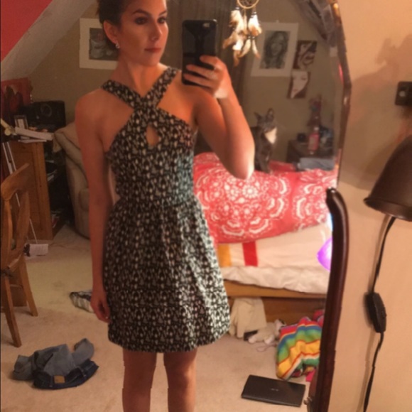 Cross front dress - Picture 2 of 3
