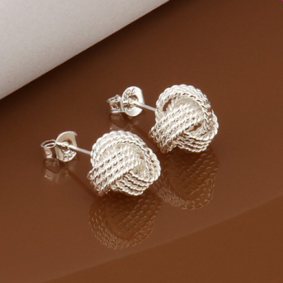 ♦️LAST ONE♦️ Knot stud earrings