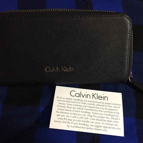 Calvin Klein zip around wallet