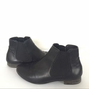 Forever 21 Chelsea booties