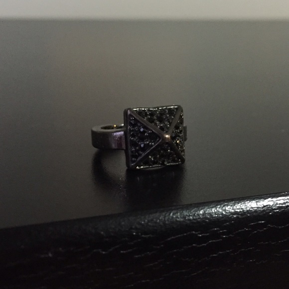 Black ring - Picture 2 of 4