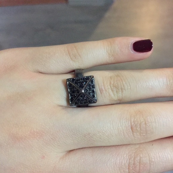Black ring - Picture 3 of 4