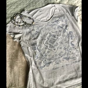 Gray Sonoma tee with blue design