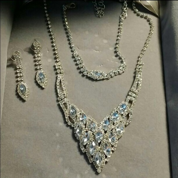 Jewelry set - Picture 1 of 4