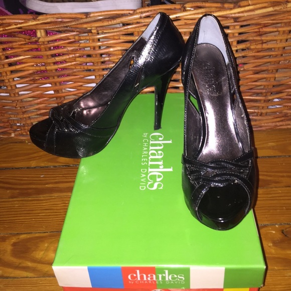 Sandals - Picture 2 of 3