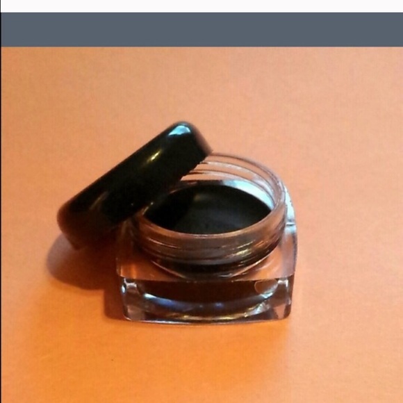 Black gel eye liner with brush - Picture 2 of 4
