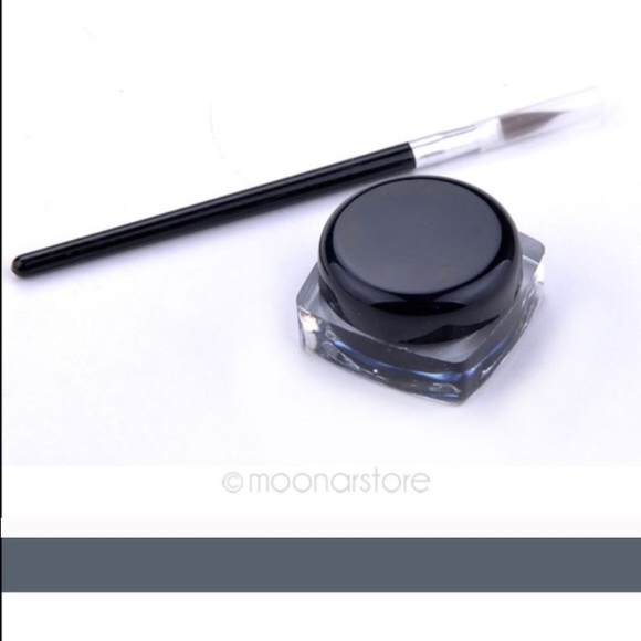 Black gel eye liner with brush - Picture 3 of 4