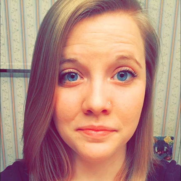 Meet your Posher, Erica - Picture 1 of 1