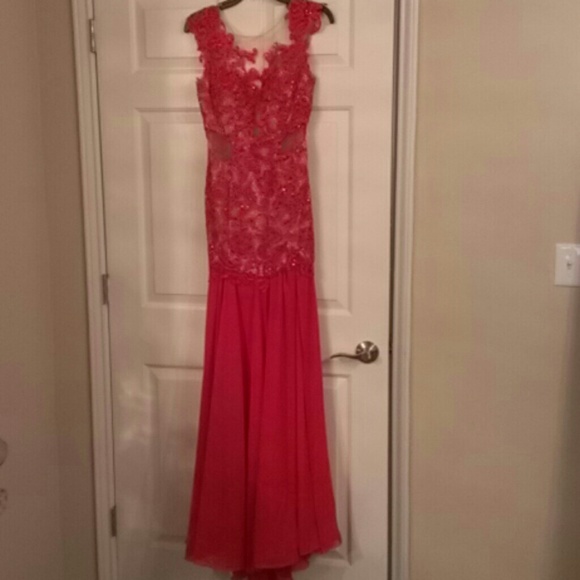 Mac Duggal 61041R red lace open back dress 4 - Picture 2 of 4