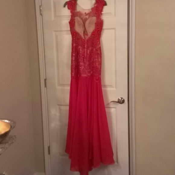 Mac Duggal 61041R red lace open back dress 4 - Picture 3 of 4