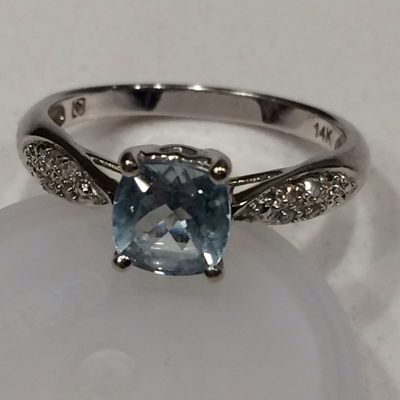 Jewelry - 14k white gold aquamarine ring w/diamonds