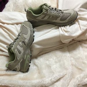 Avia arc trail running shoes