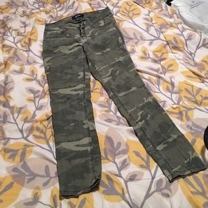 Camo skinny jeans