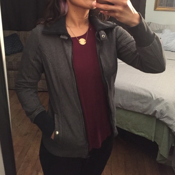 Puma Track Jacket - Picture 2 of 4