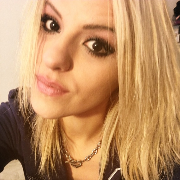 Meet your Posher - Picture 3 of 3