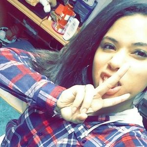 Meet your Posher, Dominique