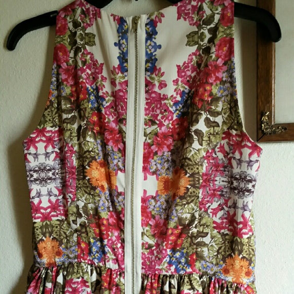 Pretty Maggy  London Dress - Picture 3 of 3