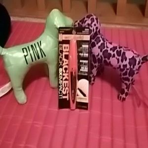 Mascara blackest black