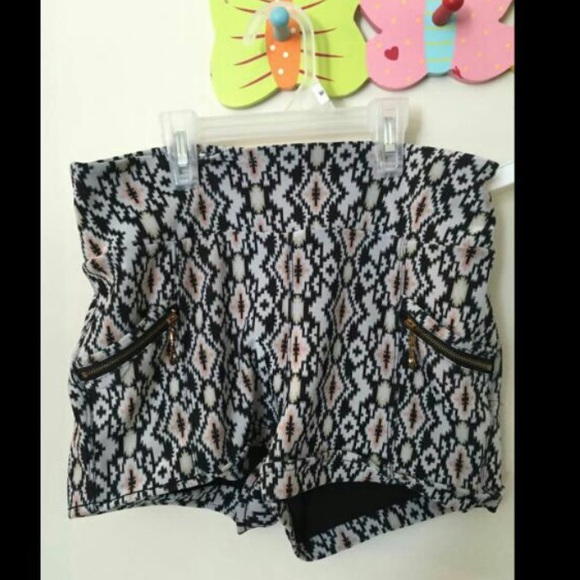Shorts size Large - Picture 1 of 3