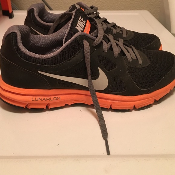 Nike black orange sneakers. Size 6 in boys