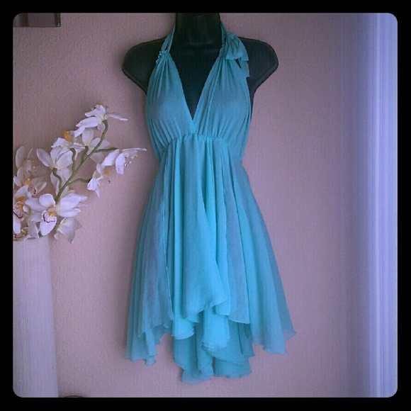 Forever 21 Dresses & Skirts - Lovely semi sheer backless dress, lace underlay